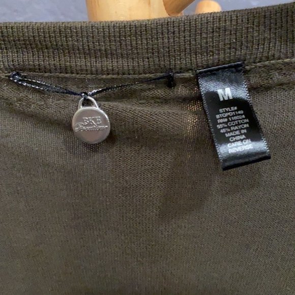 BKE BOUTIQUE - olive sweater w long slvs, jewel buttons & sequin pockets - M - Picture 6 of 16